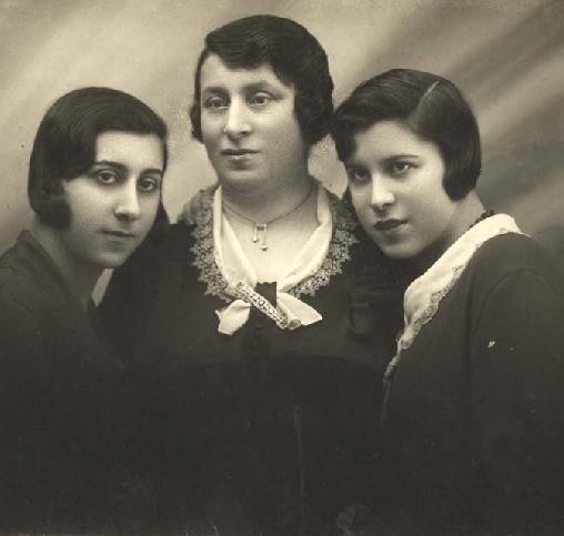 Miriam, Estera and Gola Blumowicz.JPG
